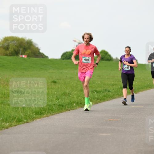 10.05.2026 - 8. Wedeler Halbmarathon Dr. Thomas Lammeyer http://msf.ph/oto/9698228 10.05.2026 11:32:13 Laufen 402, 221, 628, 2035, 585 meine-sportfotos.de