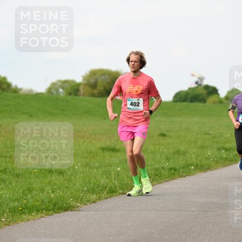 10.05.2026 - 8. Wedeler Halbmarathon Dr. Thomas Lammeyer http://msf.ph/oto/9698234 10.05.2026 11:32:14 Laufen 402, 203, 221 meine-sportfotos.de