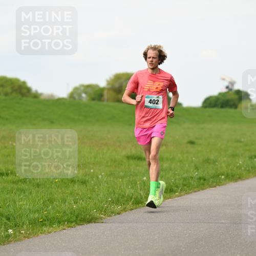 10.05.2026 - 8. Wedeler Halbmarathon Dr. Thomas Lammeyer http://msf.ph/oto/9698235 10.05.2026 11:32:14 Laufen 402, 2035 meine-sportfotos.de
