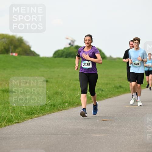 10.05.2026 - 8. Wedeler Halbmarathon Dr. Thomas Lammeyer http://msf.ph/oto/9698237 10.05.2026 11:32:15 Laufen 402, 2035, 628, 585 meine-sportfotos.de