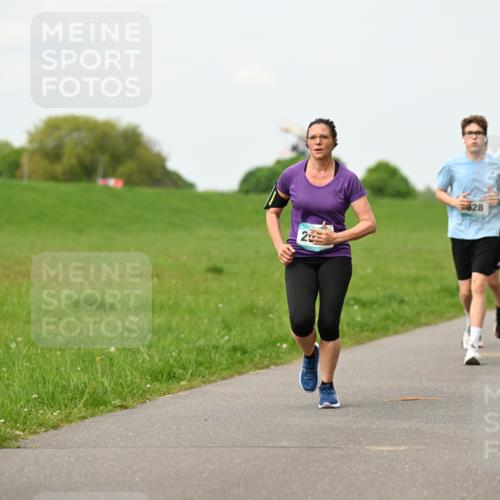 10.05.2026 - 8. Wedeler Halbmarathon Dr. Thomas Lammeyer http://msf.ph/oto/9698241 10.05.2026 11:32:16 Laufen 628 meine-sportfotos.de
