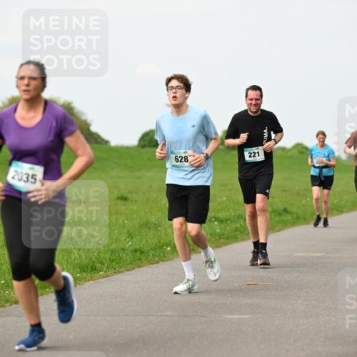 10.05.2026 - 8. Wedeler Halbmarathon Dr. Thomas Lammeyer http://msf.ph/oto/9698250 10.05.2026 11:32:17 Laufen 2035, 628, 221, 585 meine-sportfotos.de
