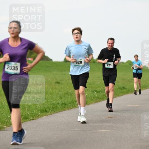 10.05.2026 - 8. Wedeler Halbmarathon Dr. Thomas Lammeyer http://msf.ph/oto/9698252 10.05.2026 11:32:18 Laufen 2035, 628, 221, 585 meine-sportfotos.de