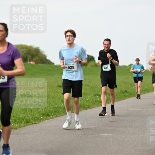 10.05.2026 - 8. Wedeler Halbmarathon Dr. Thomas Lammeyer http://msf.ph/oto/9698253 10.05.2026 11:32:18 Laufen 2035, 628, 221, 585 meine-sportfotos.de