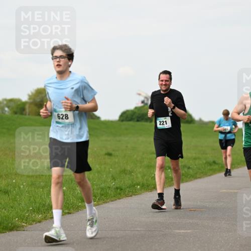 10.05.2026 - 8. Wedeler Halbmarathon Dr. Thomas Lammeyer http://msf.ph/oto/9698254 10.05.2026 11:32:19 Laufen 628, 221, 585 meine-sportfotos.de