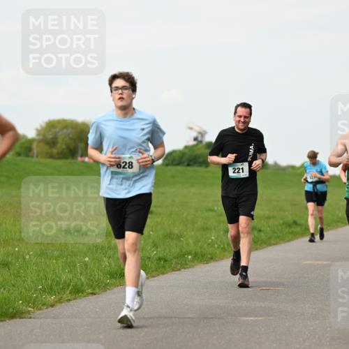 10.05.2026 - 8. Wedeler Halbmarathon Dr. Thomas Lammeyer http://msf.ph/oto/9698256 10.05.2026 11:32:18 Laufen 2035, 628, 221, 585 meine-sportfotos.de