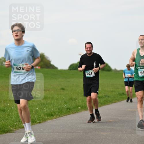 10.05.2026 - 8. Wedeler Halbmarathon Dr. Thomas Lammeyer http://msf.ph/oto/9698259 10.05.2026 11:32:19 Laufen 628, 221, 585 meine-sportfotos.de