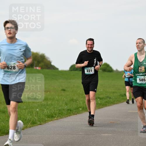 10.05.2026 - 8. Wedeler Halbmarathon Dr. Thomas Lammeyer http://msf.ph/oto/9698260 10.05.2026 11:32:19 Laufen 628, 221, 585 meine-sportfotos.de