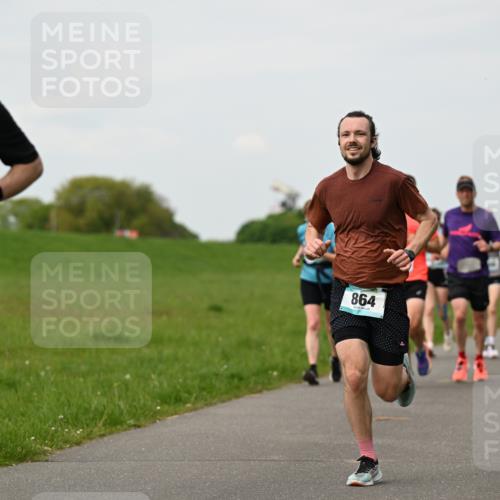 10.05.2026 - 8. Wedeler Halbmarathon Dr. Thomas Lammeyer http://msf.ph/oto/9698275 10.05.2026 11:32:22 Laufen 221, 864 meine-sportfotos.de