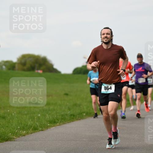10.05.2026 - 8. Wedeler Halbmarathon Dr. Thomas Lammeyer http://msf.ph/oto/9698278 10.05.2026 11:32:22 Laufen 221, 864 meine-sportfotos.de