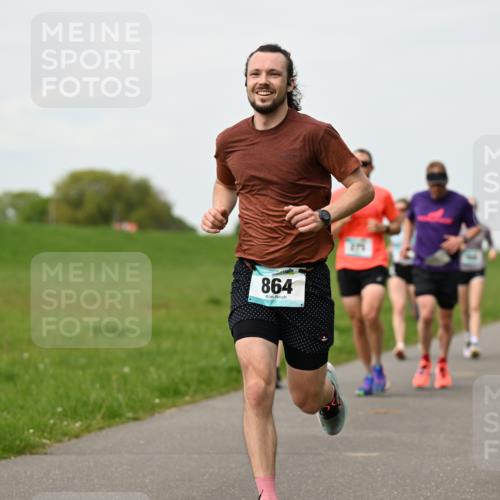 10.05.2026 - 8. Wedeler Halbmarathon Dr. Thomas Lammeyer http://msf.ph/oto/9698281 10.05.2026 11:32:23 Laufen 864, 275 meine-sportfotos.de