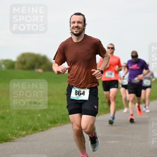 10.05.2026 - 8. Wedeler Halbmarathon Dr. Thomas Lammeyer http://msf.ph/oto/9698282 10.05.2026 11:32:23 Laufen 864 meine-sportfotos.de