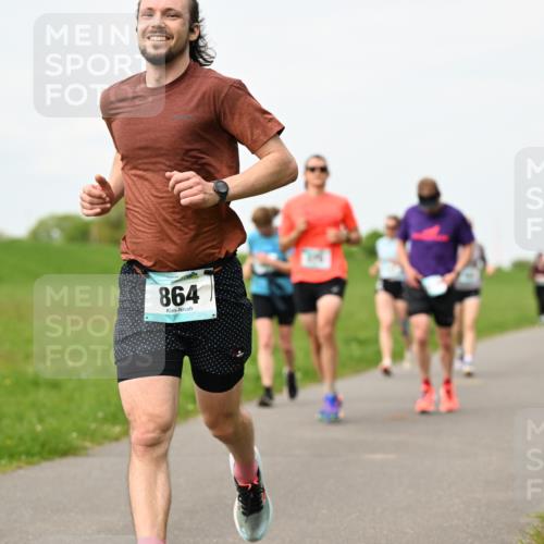 10.05.2026 - 8. Wedeler Halbmarathon Dr. Thomas Lammeyer http://msf.ph/oto/9698284 10.05.2026 11:32:23 Laufen 864 meine-sportfotos.de