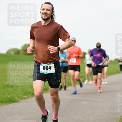 10.05.2026 - 8. Wedeler Halbmarathon Dr. Thomas Lammeyer http://msf.ph/oto/9698285 10.05.2026 11:32:23 Laufen 864 meine-sportfotos.de