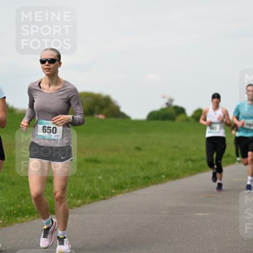 10.05.2026 - 8. Wedeler Halbmarathon Dr. Thomas Lammeyer http://msf.ph/oto/9698320 10.05.2026 11:32:29 Laufen 649, 136, 650, 139, 383 meine-sportfotos.de