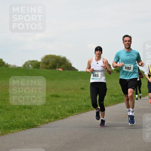 10.05.2026 - 8. Wedeler Halbmarathon Dr. Thomas Lammeyer http://msf.ph/oto/9698329 10.05.2026 11:32:30 Laufen 593, 592, 2011 meine-sportfotos.de