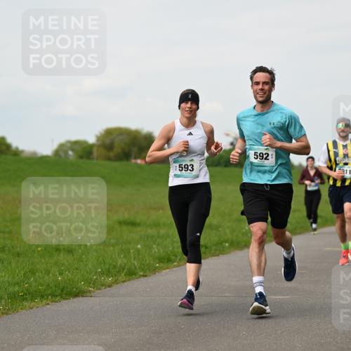 10.05.2026 - 8. Wedeler Halbmarathon Dr. Thomas Lammeyer http://msf.ph/oto/9698331 10.05.2026 11:32:31 Laufen 593, 592, 211 meine-sportfotos.de