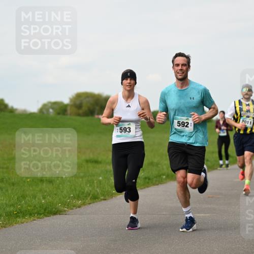 10.05.2026 - 8. Wedeler Halbmarathon Dr. Thomas Lammeyer http://msf.ph/oto/9698332 10.05.2026 11:32:31 Laufen 593, 592, 2011 meine-sportfotos.de