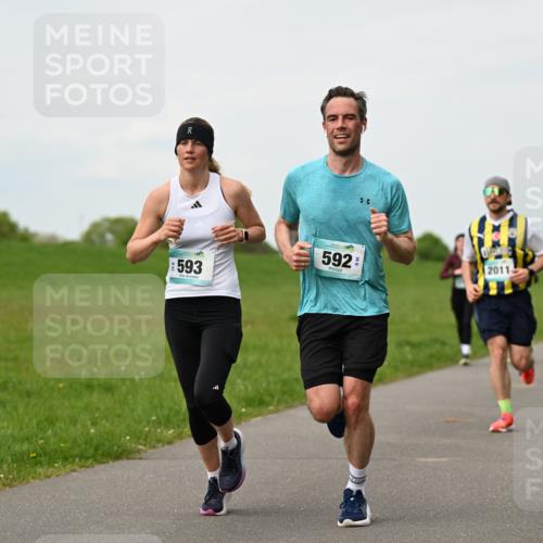 10.05.2026 - 8. Wedeler Halbmarathon Dr. Thomas Lammeyer http://msf.ph/oto/9698335 10.05.2026 11:32:31 Laufen 593, 592, 2011 meine-sportfotos.de
