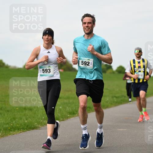 10.05.2026 - 8. Wedeler Halbmarathon Dr. Thomas Lammeyer http://msf.ph/oto/9698336 10.05.2026 11:32:31 Laufen 593, 592, 2011 meine-sportfotos.de