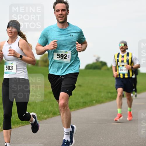 10.05.2026 - 8. Wedeler Halbmarathon Dr. Thomas Lammeyer http://msf.ph/oto/9698339 10.05.2026 11:32:32 Laufen 593, 592, 2011 meine-sportfotos.de
