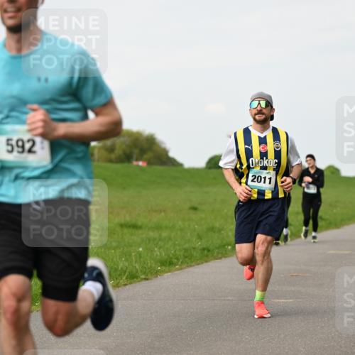 10.05.2026 - 8. Wedeler Halbmarathon Dr. Thomas Lammeyer http://msf.ph/oto/9698342 10.05.2026 11:32:32 Laufen 592, 2011 meine-sportfotos.de