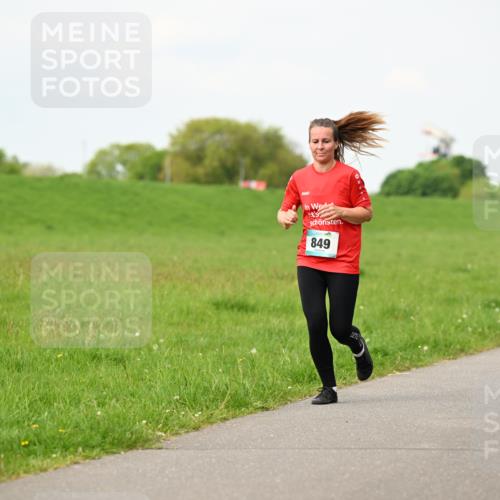 10.05.2026 - 8. Wedeler Halbmarathon Dr. Thomas Lammeyer http://msf.ph/oto/9698419 10.05.2026 11:32:52 Laufen 849 meine-sportfotos.de