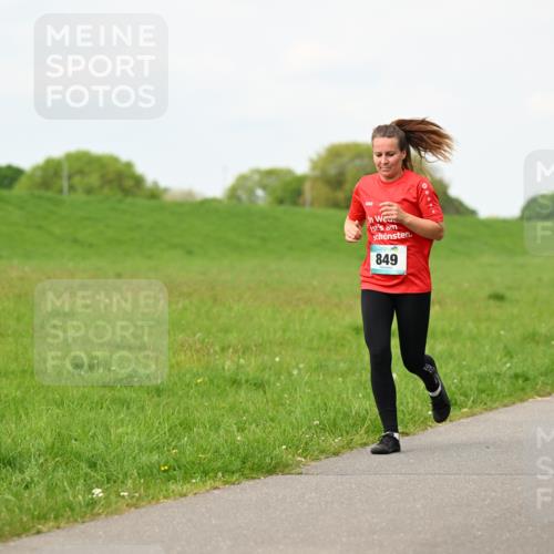 10.05.2026 - 8. Wedeler Halbmarathon Dr. Thomas Lammeyer http://msf.ph/oto/9698424 10.05.2026 11:32:53 Laufen 849 meine-sportfotos.de