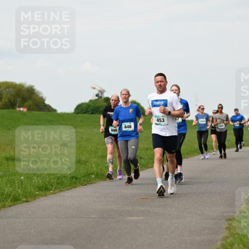 10.05.2026 - 8. Wedeler Halbmarathon Dr. Thomas Lammeyer http://msf.ph/oto/9698555 10.05.2026 11:33:33 Laufen 646, 998, 453, 1004, 1005 meine-sportfotos.de