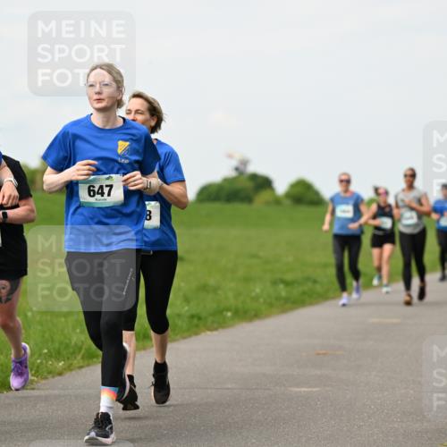 10.05.2026 - 8. Wedeler Halbmarathon Dr. Thomas Lammeyer http://msf.ph/oto/9698576 10.05.2026 11:33:37 Laufen 646, 647 meine-sportfotos.de