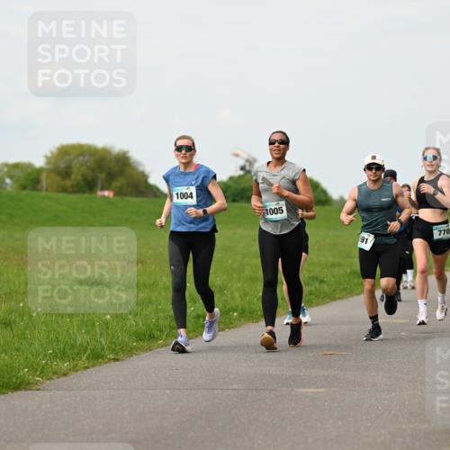 10.05.2026 - 8. Wedeler Halbmarathon Dr. Thomas Lammeyer http://msf.ph/oto/9698602 10.05.2026 11:33:41 Laufen 1004, 1005, 770 meine-sportfotos.de