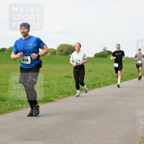10.05.2026 - 8. Wedeler Halbmarathon Dr. Thomas Lammeyer http://msf.ph/oto/9698646 10.05.2026 11:33:48 Laufen 976, 778 meine-sportfotos.de