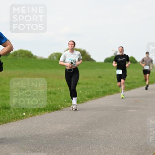 10.05.2026 - 8. Wedeler Halbmarathon Dr. Thomas Lammeyer http://msf.ph/oto/9698652 10.05.2026 11:33:49 Laufen 976 meine-sportfotos.de