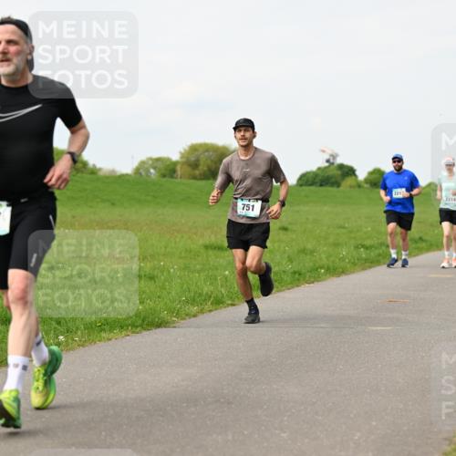 10.05.2026 - 8. Wedeler Halbmarathon Dr. Thomas Lammeyer http://msf.ph/oto/9698672 10.05.2026 11:33:52 Laufen 127, 221, 2214, 751 meine-sportfotos.de