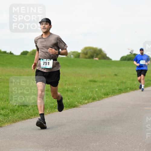 10.05.2026 - 8. Wedeler Halbmarathon Dr. Thomas Lammeyer http://msf.ph/oto/9698682 10.05.2026 11:33:53 Laufen 751 meine-sportfotos.de