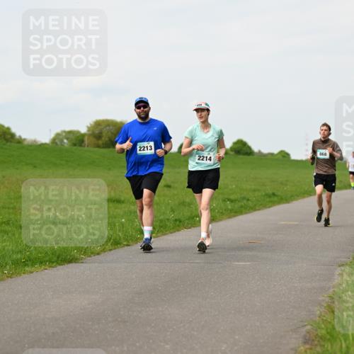 10.05.2026 - 8. Wedeler Halbmarathon Dr. Thomas Lammeyer http://msf.ph/oto/9698694 10.05.2026 11:33:56 Laufen 2213, 868, 2214 meine-sportfotos.de