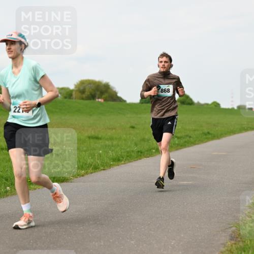 10.05.2026 - 8. Wedeler Halbmarathon Dr. Thomas Lammeyer http://msf.ph/oto/9698704 10.05.2026 11:33:59 Laufen 868 meine-sportfotos.de