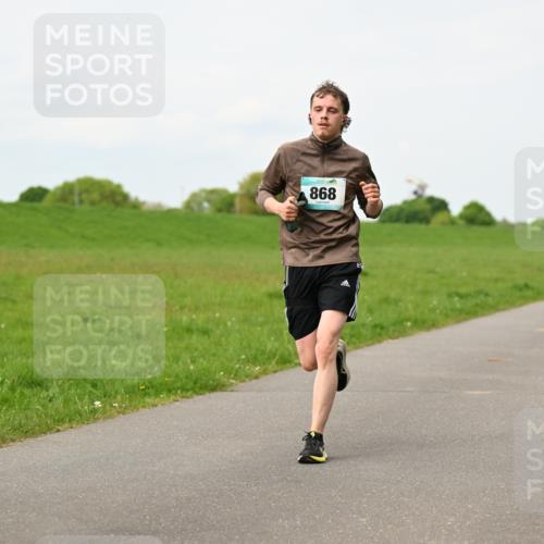 10.05.2026 - 8. Wedeler Halbmarathon Dr. Thomas Lammeyer http://msf.ph/oto/9698708 10.05.2026 11:34:00 Laufen 2214, 868 meine-sportfotos.de