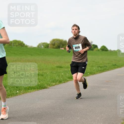 10.05.2026 - 8. Wedeler Halbmarathon Dr. Thomas Lammeyer http://msf.ph/oto/9698709 10.05.2026 11:33:59 Laufen 2214, 868 meine-sportfotos.de
