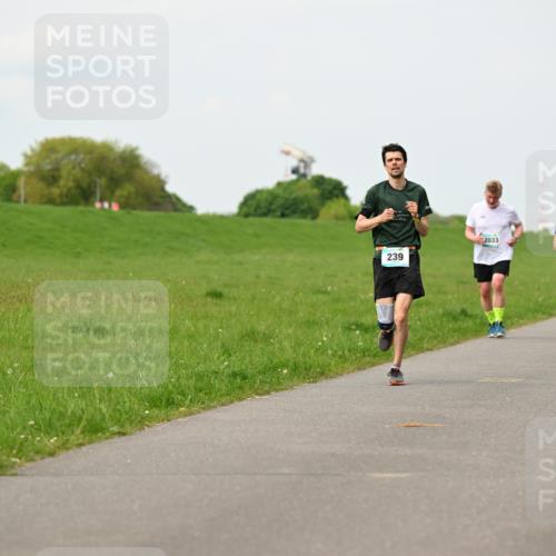 10.05.2026 - 8. Wedeler Halbmarathon Dr. Thomas Lammeyer http://msf.ph/oto/9698713 10.05.2026 11:34:07 Laufen 2033, 459, 239, 2032, 460 meine-sportfotos.de