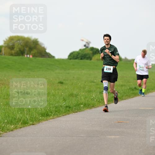 10.05.2026 - 8. Wedeler Halbmarathon Dr. Thomas Lammeyer http://msf.ph/oto/9698715 10.05.2026 11:34:07 Laufen 2033, 239, 459, 2032, 460 meine-sportfotos.de