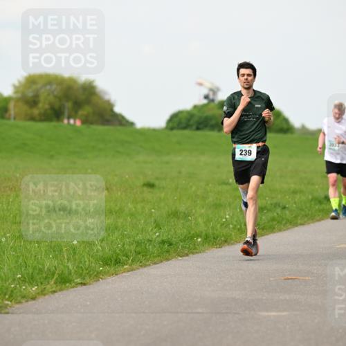 10.05.2026 - 8. Wedeler Halbmarathon Dr. Thomas Lammeyer http://msf.ph/oto/9698716 10.05.2026 11:34:07 Laufen 239, 2032 meine-sportfotos.de
