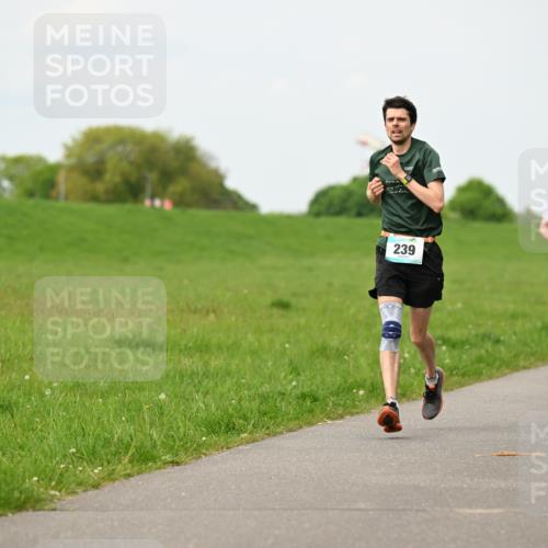 10.05.2026 - 8. Wedeler Halbmarathon Dr. Thomas Lammeyer http://msf.ph/oto/9698720 10.05.2026 11:34:08 Laufen 239, 2032 meine-sportfotos.de