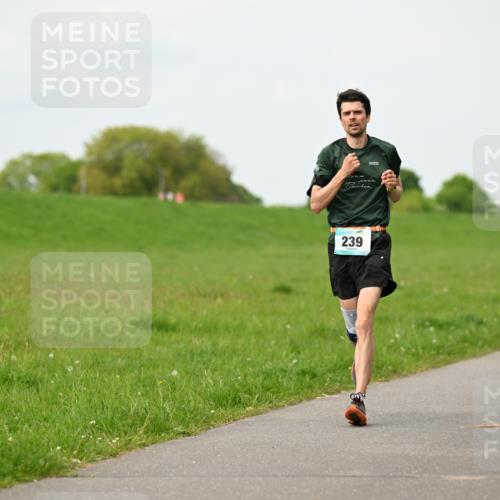 10.05.2026 - 8. Wedeler Halbmarathon Dr. Thomas Lammeyer http://msf.ph/oto/9698723 10.05.2026 11:34:08 Laufen 239 meine-sportfotos.de