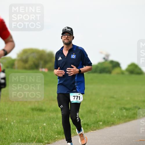 10.05.2026 - 8. Wedeler Halbmarathon Dr. Thomas Lammeyer http://msf.ph/oto/9698779 10.05.2026 11:34:25 Laufen 906, 771 meine-sportfotos.de