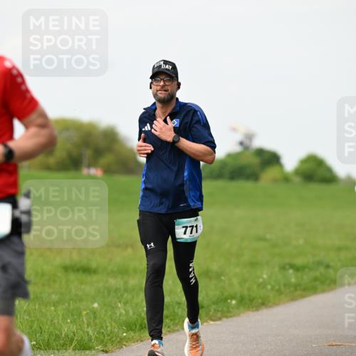 10.05.2026 - 8. Wedeler Halbmarathon Dr. Thomas Lammeyer http://msf.ph/oto/9698780 10.05.2026 11:34:25 Laufen 906, 771 meine-sportfotos.de