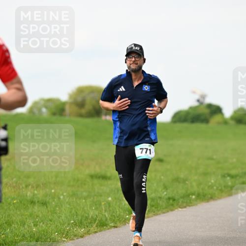 10.05.2026 - 8. Wedeler Halbmarathon Dr. Thomas Lammeyer http://msf.ph/oto/9698783 10.05.2026 11:34:25 Laufen 906, 771 meine-sportfotos.de