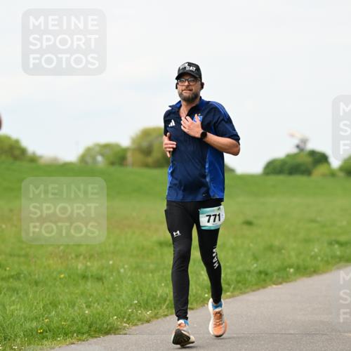 10.05.2026 - 8. Wedeler Halbmarathon Dr. Thomas Lammeyer http://msf.ph/oto/9698785 10.05.2026 11:34:25 Laufen 906, 771 meine-sportfotos.de