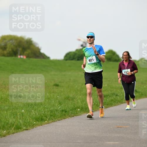 10.05.2026 - 8. Wedeler Halbmarathon Dr. Thomas Lammeyer http://msf.ph/oto/9698797 10.05.2026 11:34:34 Laufen 921, 106 meine-sportfotos.de