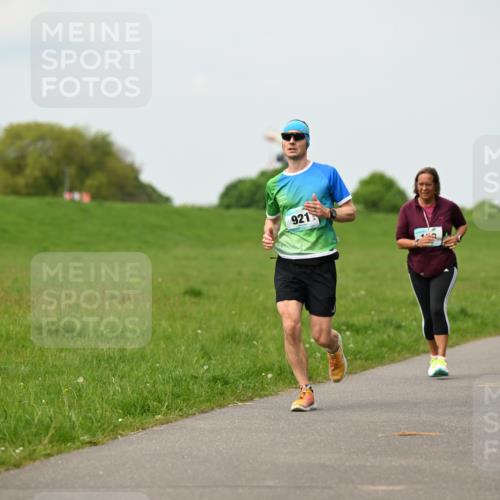 10.05.2026 - 8. Wedeler Halbmarathon Dr. Thomas Lammeyer http://msf.ph/oto/9698798 10.05.2026 11:34:34 Laufen 921, 166 meine-sportfotos.de